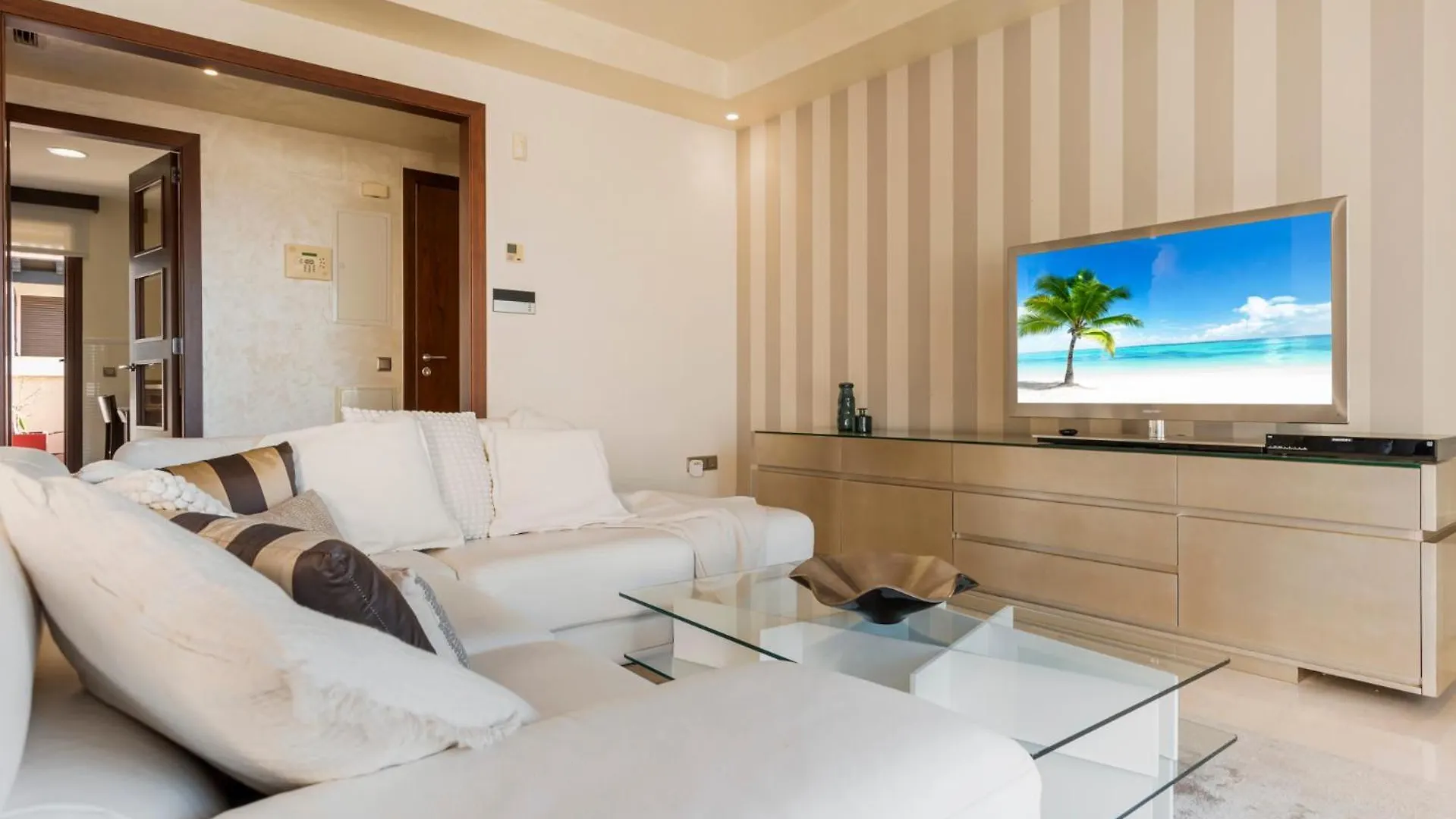 Stylish Apartment With Pool In Marbella By Costarentals - Ref M51